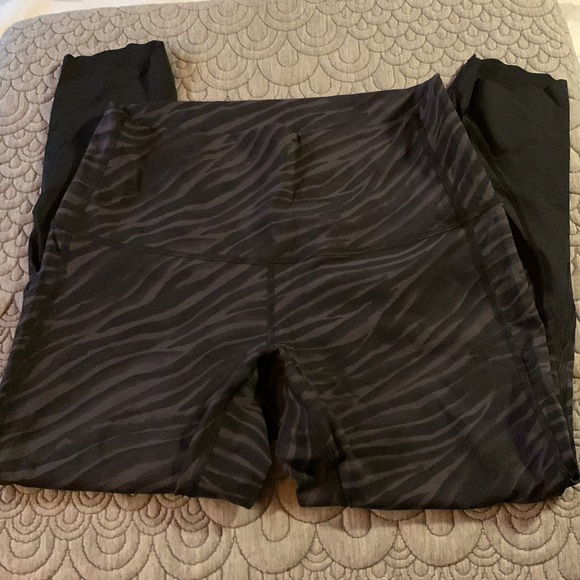 Like New Lululemon Wunder Under High-Rise Crop Scallop - Picture 8 of 13